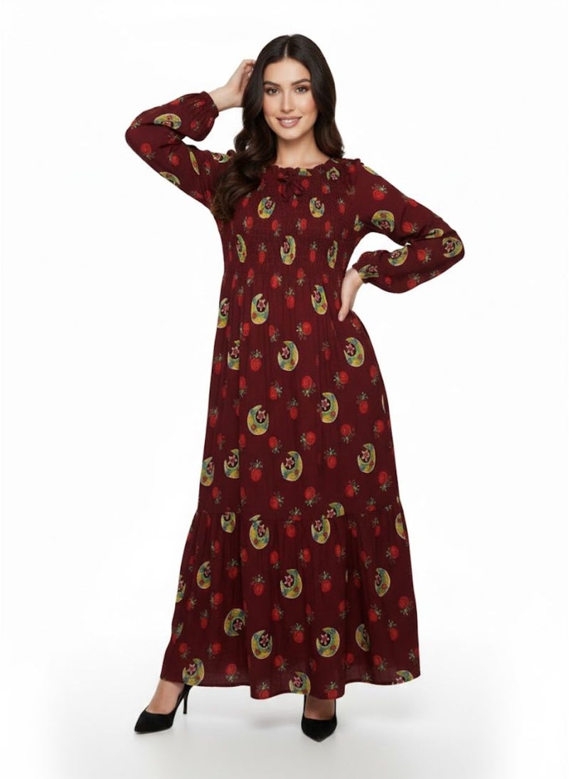 بريميم جلابية نسائية ماكسي بنقشة الفراولة والهلال باللون العنابي - جلابية رمضان - صدر مطاطي مكشكش، أكمام طويلة، قماش كريب ناعم وانسيابي - Image 2